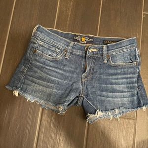 Lucky brand cut off jeans. Good used condition..